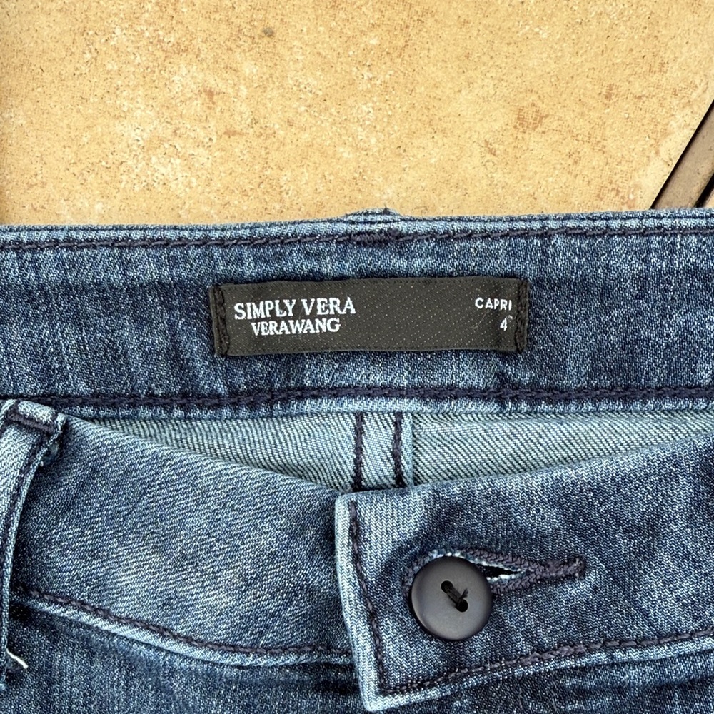 Simply Vera Vera Wang Dark Wash Cropped Jeans - Picture 2 of 9